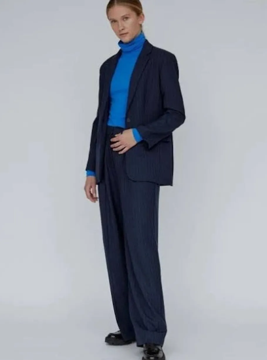 basic_apparel_joline_tnec_1.webp Basic Apparel Joline T-Neck Princess Blue^Dame Overdele