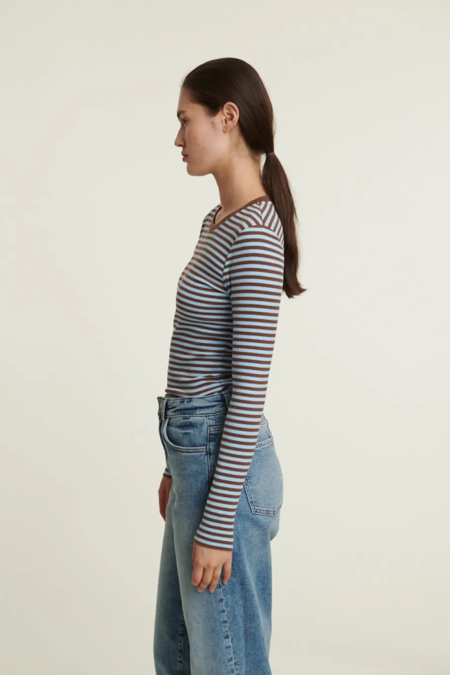 basic_apparel_ludmilla_ls_2.webp Basic Apparel Ludmilla LS tee Carafe / dutch canal^Dame Overdele