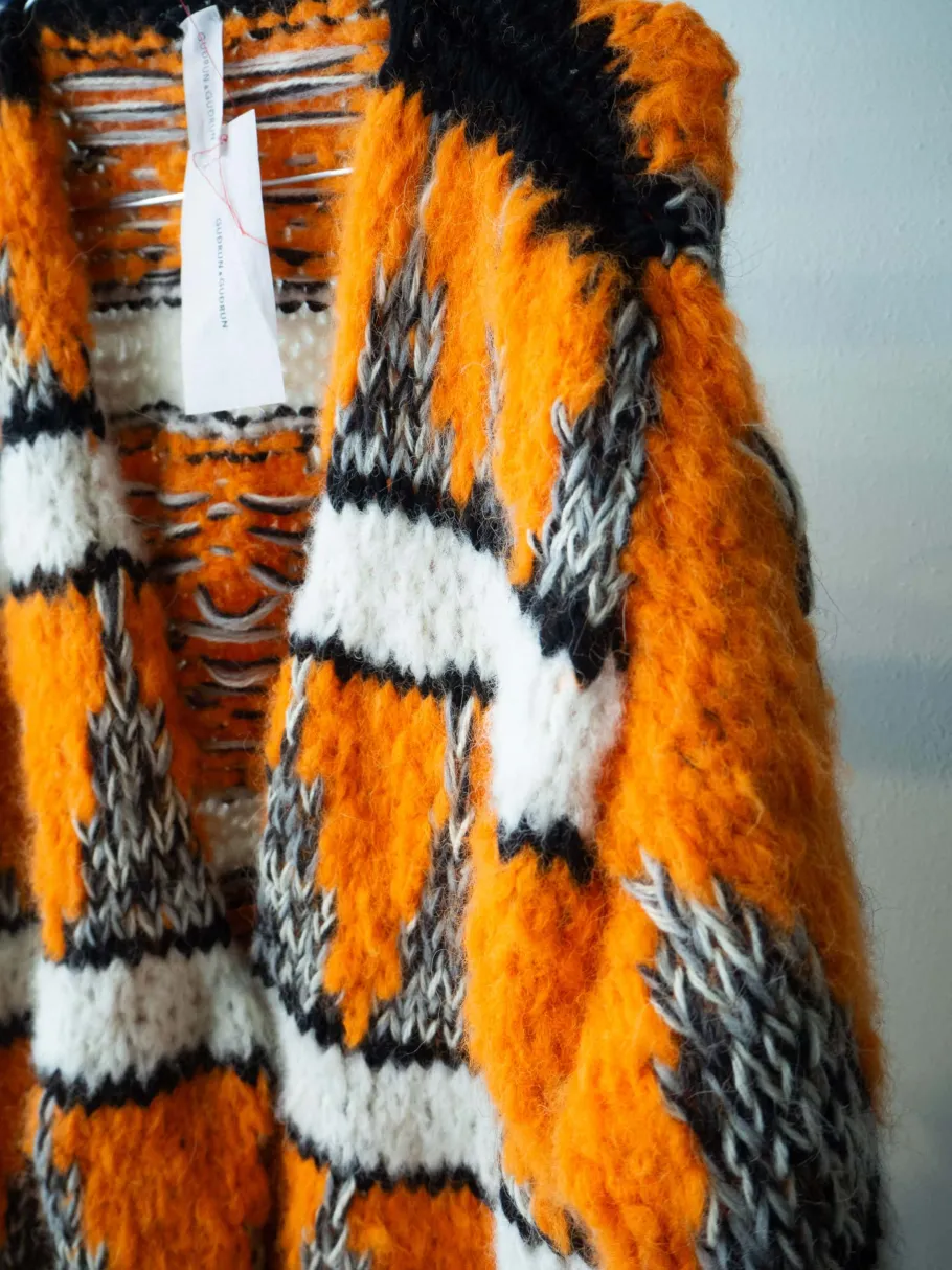 gudrun__gudrun__birch_car_2.webp Gudrun & Gudrun - Birch Cardigan Grå / Hvid / Orange^Dame Overdele