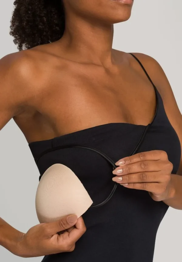 Hanro - Spaghetti Top Padded - Cotton Seamless Black^Dame Undertøj