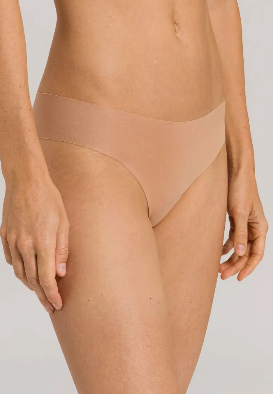 hanro_invisible_cotton_br_0.webp Hanro Invisible Cotton Brazilian Panty Beige^Dame Undertøj
