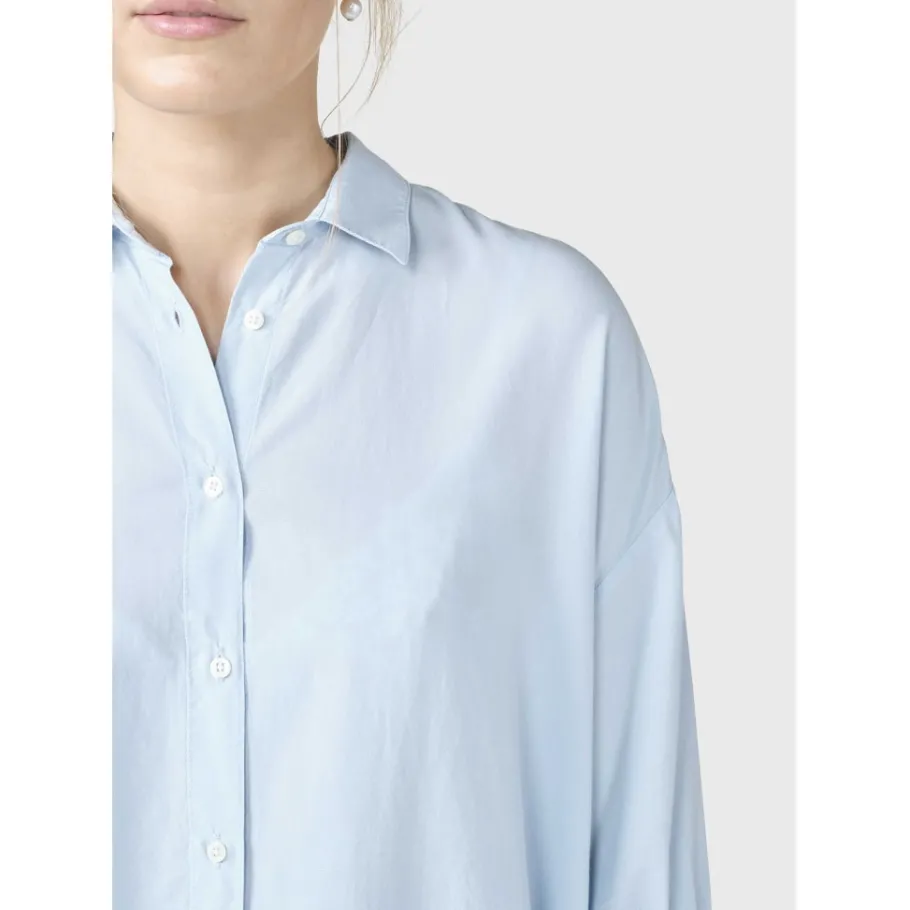 klitmoeller_collective_ol_3-1.webp Klitmøller Collective Klitmoeller Collective Oline Shirt light blue^Dame Overdele
