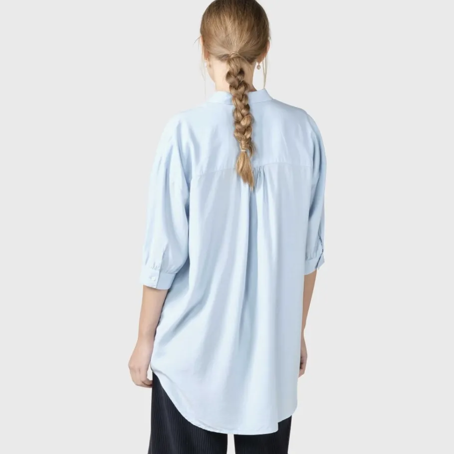 klitmoeller_collective_ol_4-1.webp Klitmøller Collective Klitmoeller Collective Oline Shirt light blue^Dame Overdele