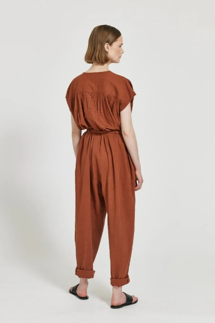 maska_huma__organic_cotto_1.webp Maska Huma - Organic cotton jumpsuit Teracotta^Dame Kjoler Og Jumpsuits