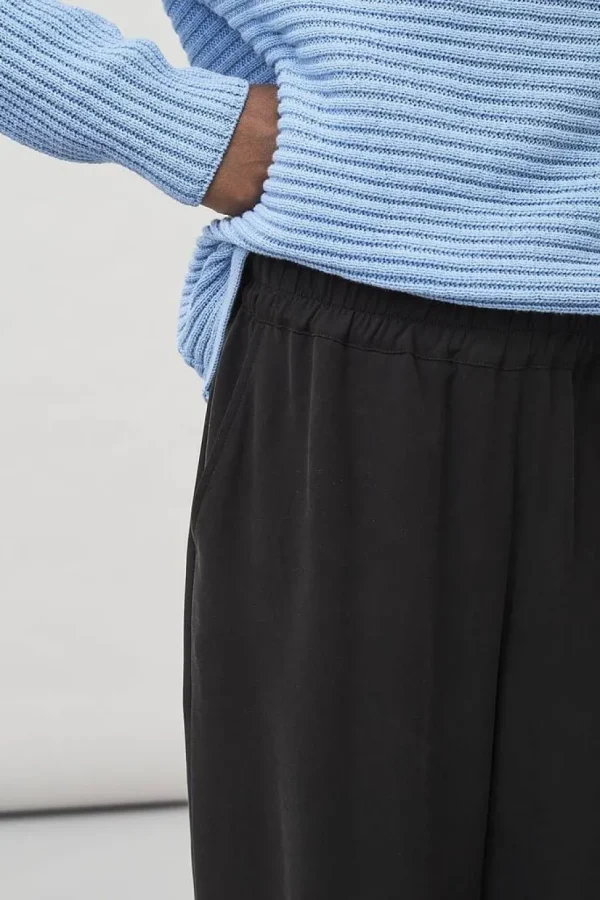 Maska Thea Flowy Tencel Pants - Black^Dame Underdele