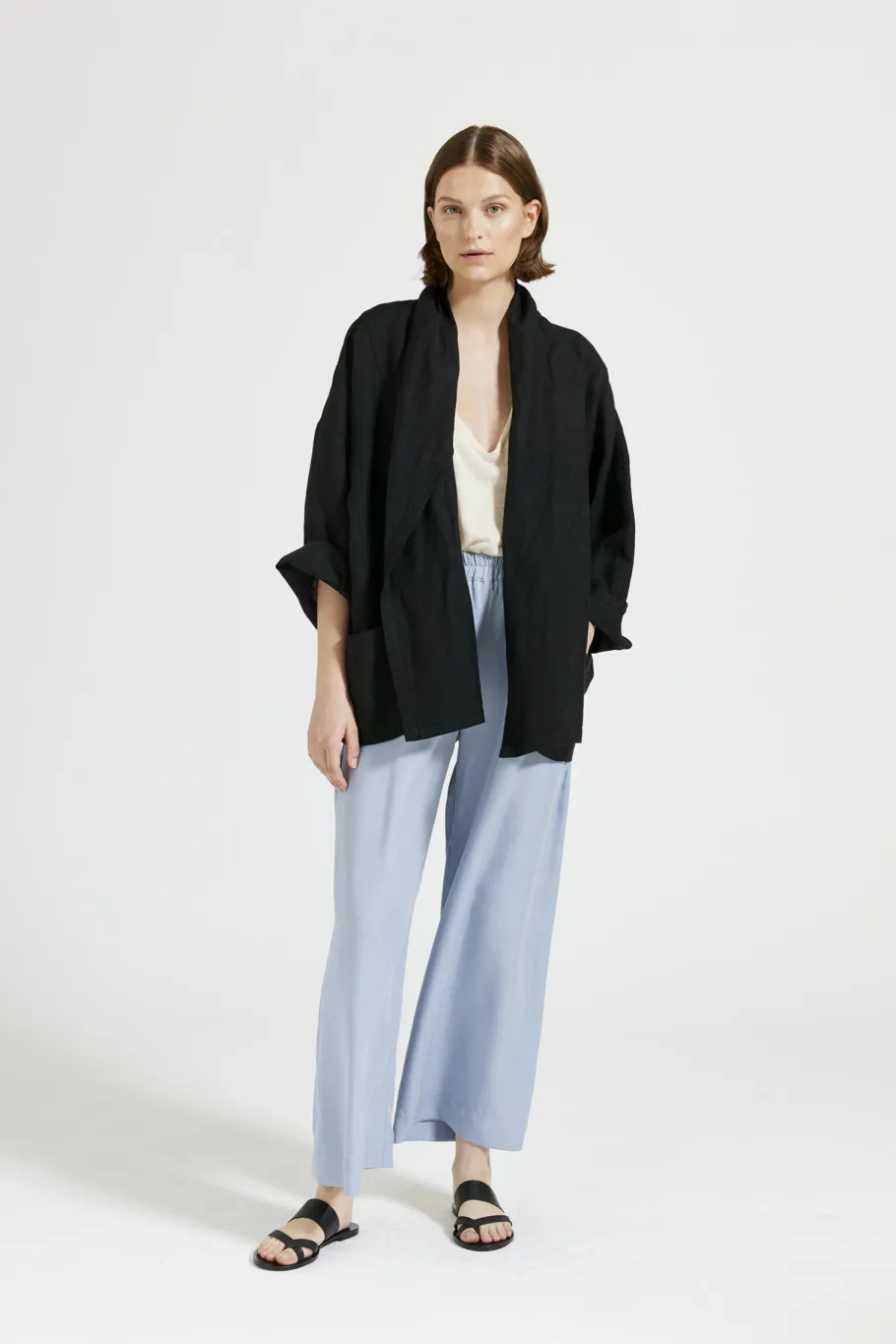 maska_vira___kimono_wrap__1.webp Maska Vira - Kimono wrap linen jacket^Dame Overtøj