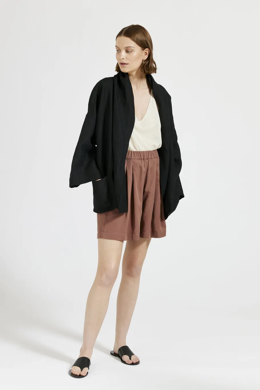 maska_vira___kimono_wrap__6.webp Maska Vira - Kimono wrap linen jacket^Dame Overtøj