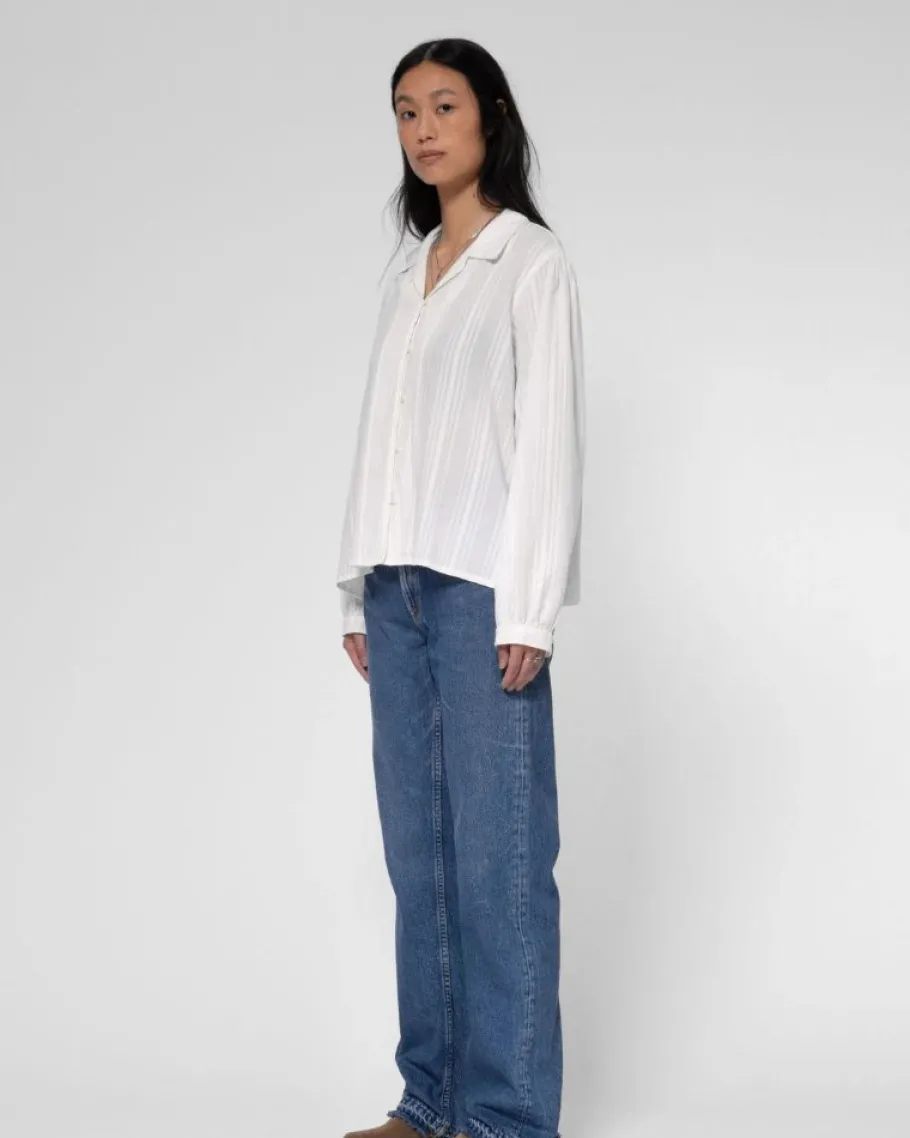nudie_jeans__edith_stripe_3.webp Nudie Jeans - Edith striped dobby blouse offwhite^Dame Overdele