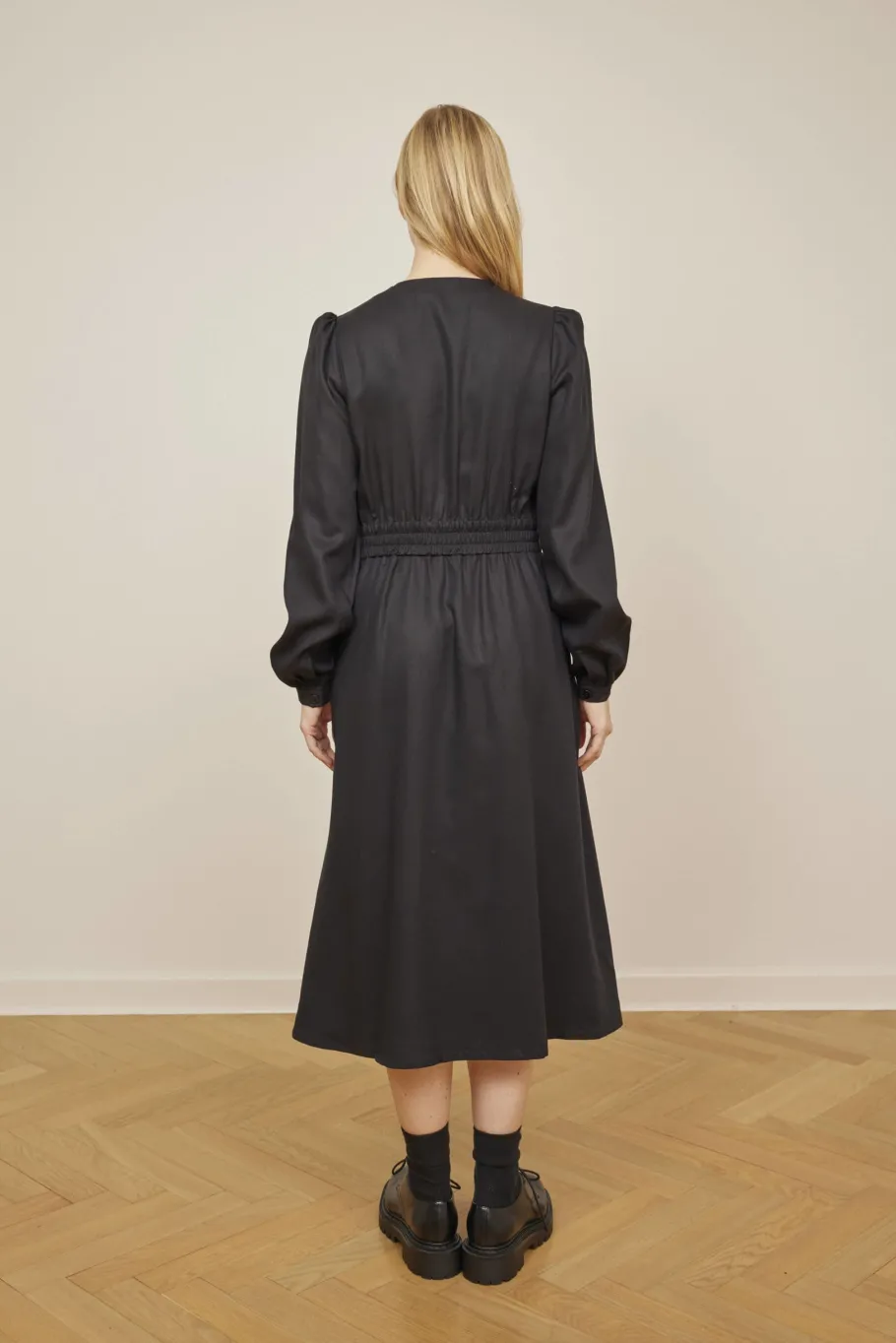 schulz_by_crowd__kjole_i__3.webp Schulz by Crowd - Kjole i Tencel - Dandy dress - Black^Dame Kjoler Og Jumpsuits