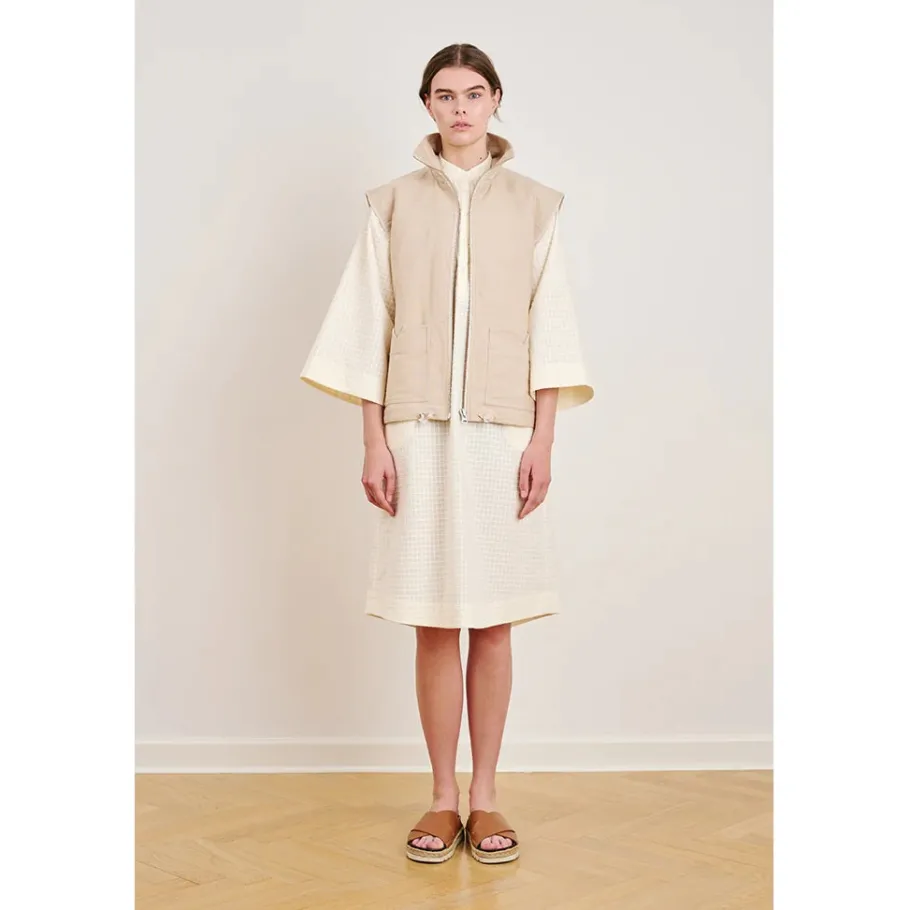 schulz_by_crowd_jussi_ves_1.webp Schulz by Crowd Jussi Vest Beige^Dame Overdele