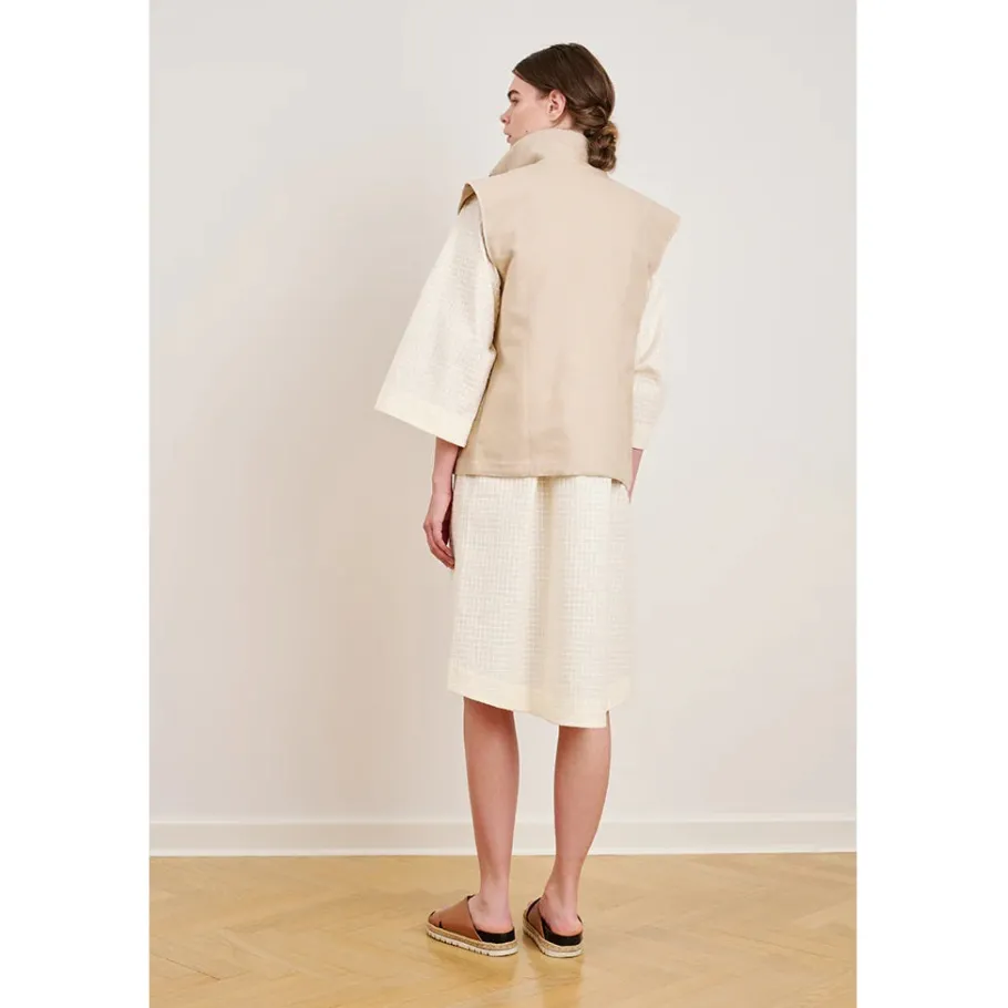 schulz_by_crowd_jussi_ves_3.webp Schulz by Crowd Jussi Vest Beige^Dame Overdele