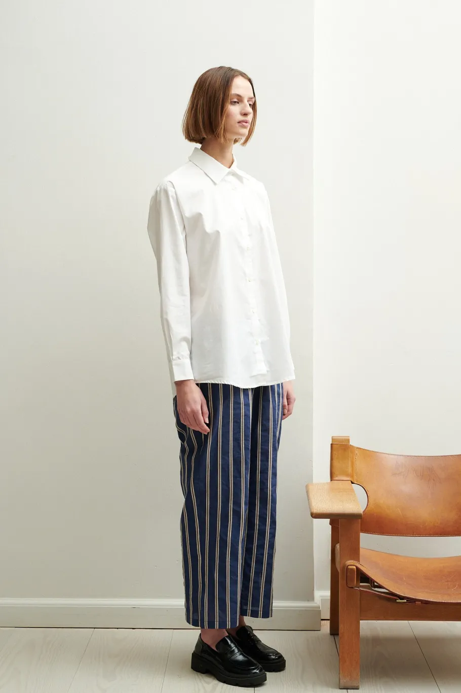 schulz_by_crowd_sanne_ove_3-1.webp Schulz by Crowd Sanne oversize organic cotton white^Dame Overdele