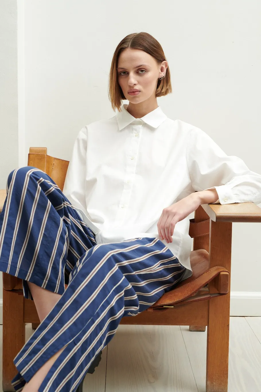 schulz_by_crowd_sanne_ove_7.webp Schulz by Crowd Sanne oversize organic cotton white^Dame Overdele