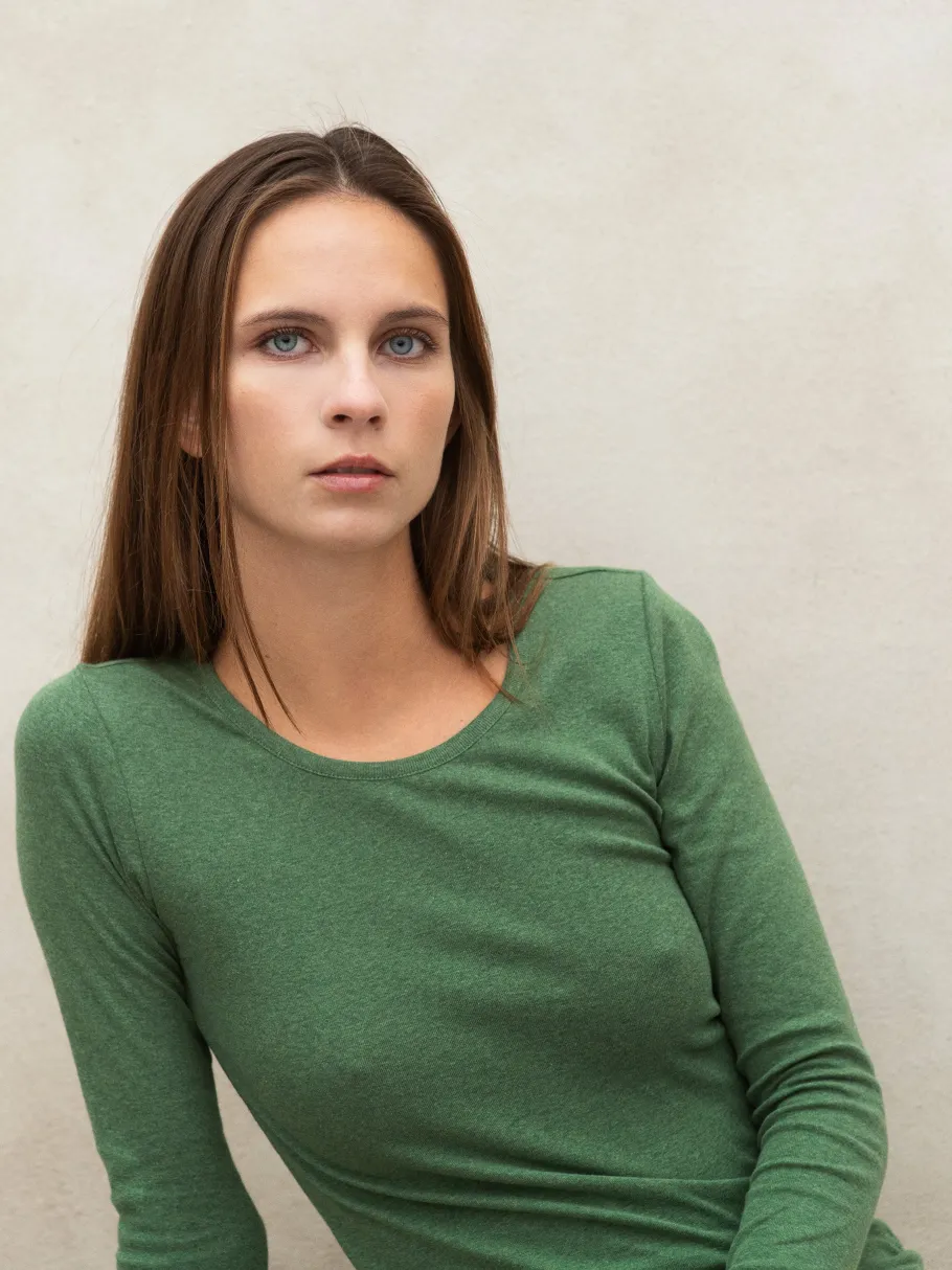serendipity__bluse_i_kolo_3.webp Serendipity - bluse i økologisk bomuld - Slim Tee Ivy^Dame Overdele