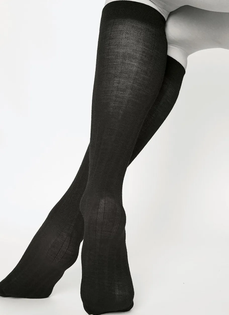swedish_stockings__freja__2.webp Swedish Stockings - Freja bio wool knee-highs - Black^Dame Sokker Og Strømpebukser
