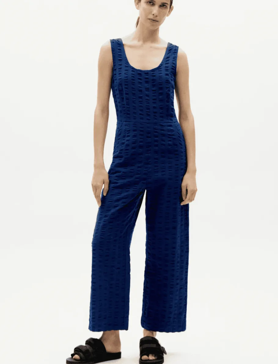 thinking_mu_rafflesia_jum_0.webp Thinking Mu Rafflesia jumpsuit Blue seersucker^Dame Kjoler Og Jumpsuits