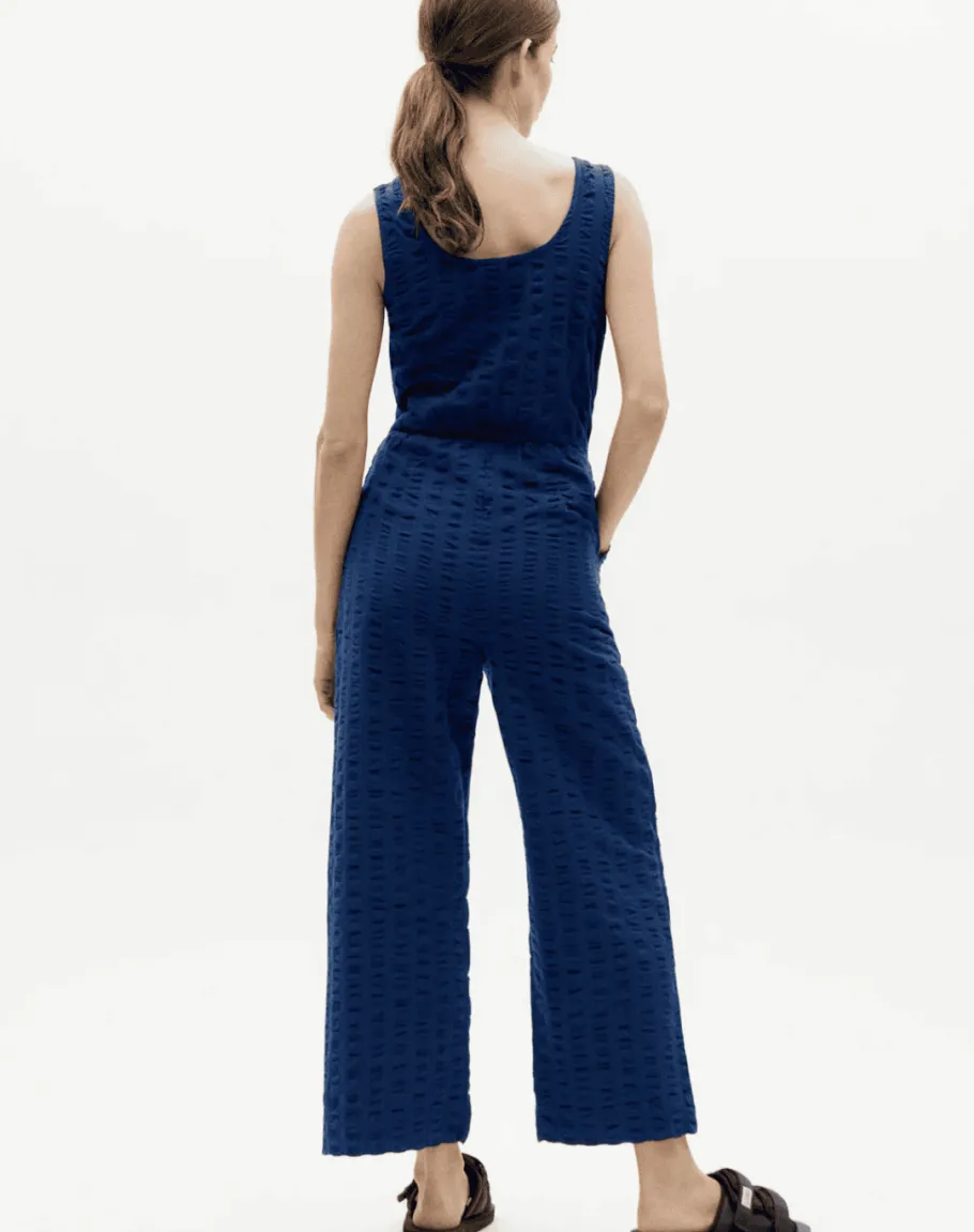 thinking_mu_rafflesia_jum_3.webp Thinking Mu Rafflesia jumpsuit Blue seersucker^Dame Kjoler Og Jumpsuits