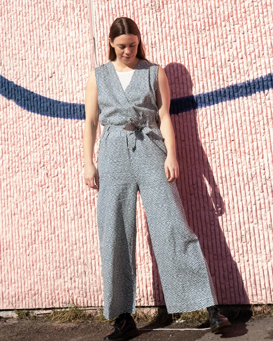 thinking_mu_winona_jumpsu_3.webp Thinking Mu Winona Jumpsuit blue spots^Dame Kjoler Og Jumpsuits