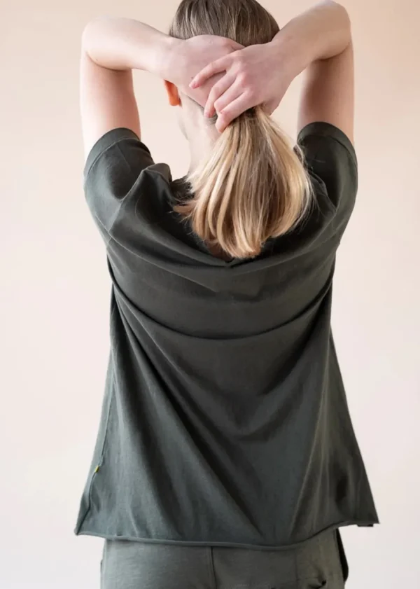 Yogamii - Yama Tee - Dark Olive^Dame Overdele