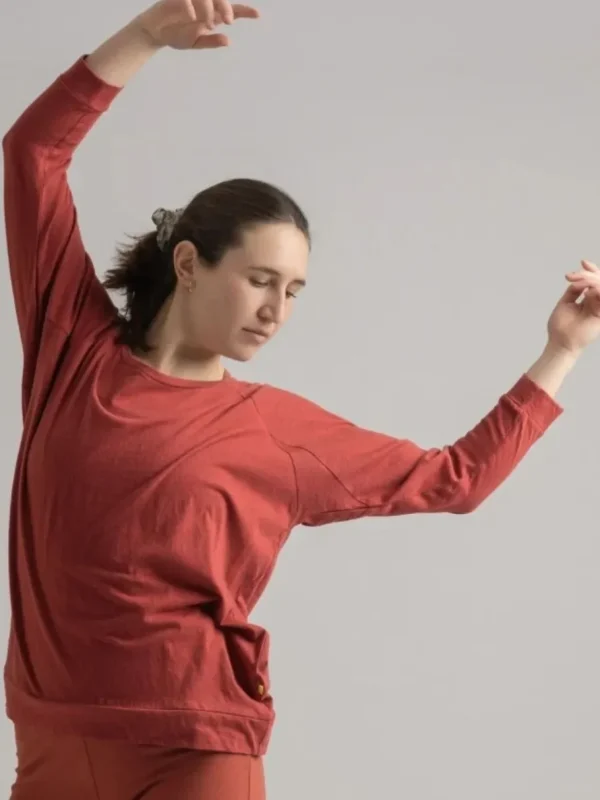 Yogamii Mukha Blouse - økologisk yogatøj - surya red^Dame Overdele